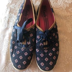 Ked’s sneakers. Navy with red. 7.5
